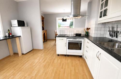 Stryn House | Quiet Fjord House in Utvik with Panoramic Views, Spacious and Private