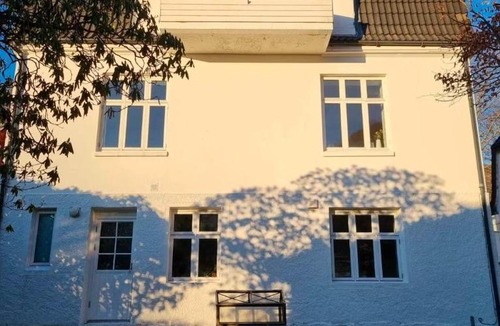 Bergenhus Apartment | Quiet garden home near city center and mountains