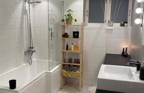 Bergenhus Apartment | Quiet garden home near city center and mountains