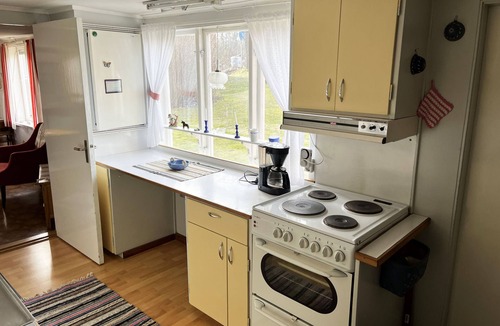Jarnforsen Ski Chalet | Red cottage located close to forest and land outside Virserum | SE05066