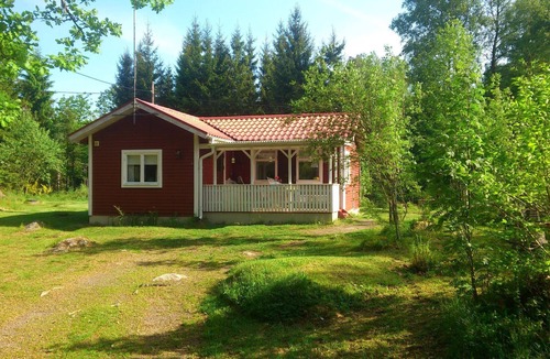 Hallaryd House | Red cottage near the lake with free Wifi