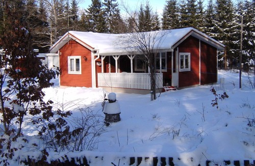Hallaryd House | Red cottage near the lake with free Wifi