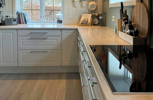 Arendal House | Red country house with lush gardens near Arendal