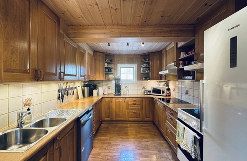 Kamben Cabin | Red Cross Cabin at Golsfjellet – Spacious mountain lodge