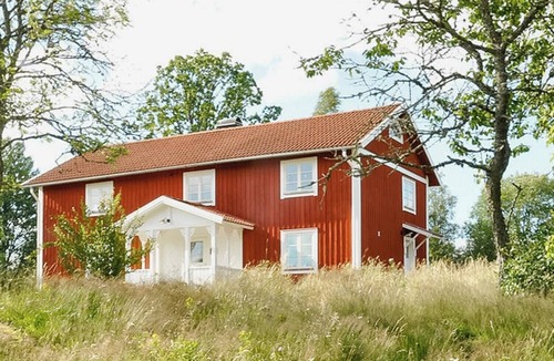 Hjalmaryd House | Red wooden cabin in Småland with unexplored forest