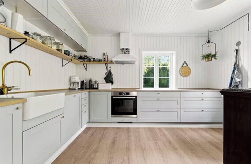 Bamble House | Refurbished farmhouse in a forest clearing