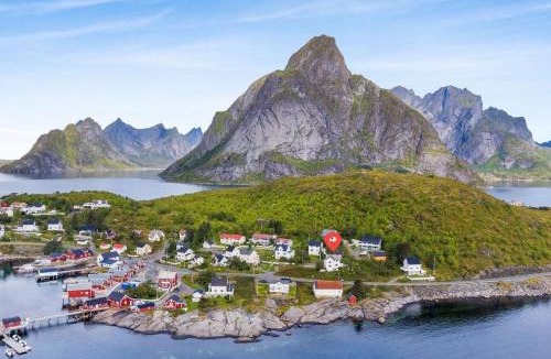 Moskenes House | Reine Fishermans House - Mountain & Seaview