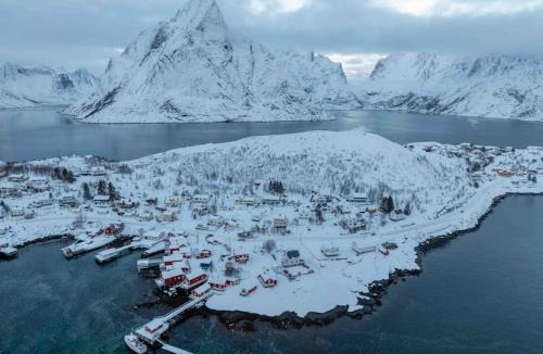 Moskenes House | Reine Fishermans House - Mountain & Seaview