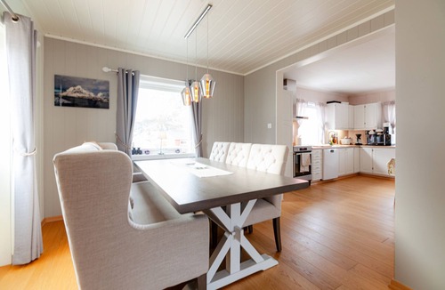 Reine House | Reine Mountain View Retreat