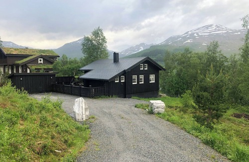 Sykkylven House | Relaxing mountain cabin in scenic surroundings