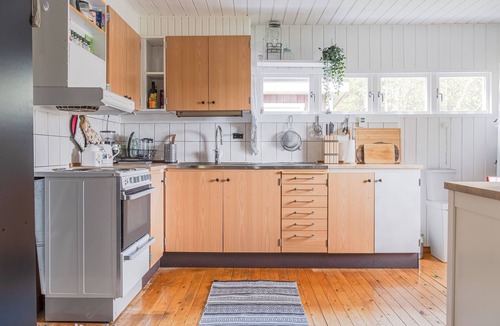 Kalix Municipality House | Remote Lakeview Cabin Escape