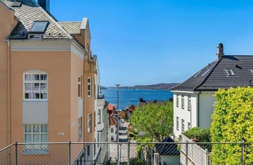 Sandviken Apartment | Renovated 3 room Home in Historical Sandviken