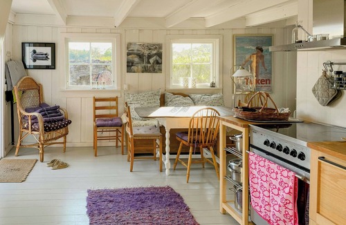 Tvedestrand Apartment | Renovated boathouse from 1960 by the sea in Borøya