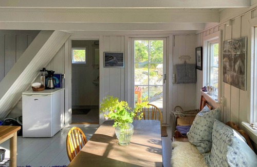 Tvedestrand Apartment | Renovated boathouse from 1960 by the sea in Borøya