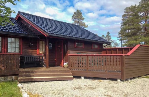 Gaular Municipality House | Renovated cabin by Lake Djupedal