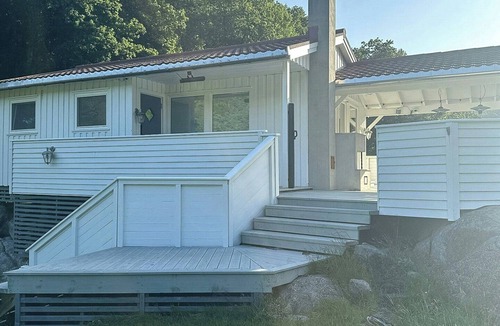 Lyngdal House | Renovated cabin with outdoor kitchen near Lyngdal