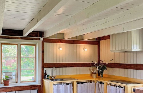 Alingsas House | Renovated cottage by Lake Rydbos