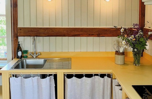 Alingsas House | Renovated cottage by Lake Rydbos