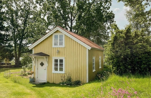 Alingsas House | Renovated cottage by Lake Rydbos