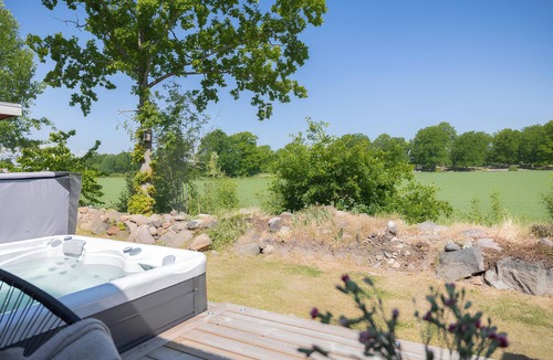 Kalmar Municipality Ski Chalet | Renovated cottage with SPA located 200 m from the sea | SE05039