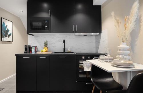 Bergenhus Apartment | Renovated jan 24 - Queen beds - Behind Bryggen