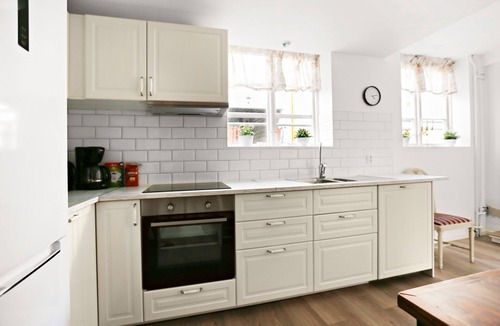 Harnosand Apartment | Renovated central two-room apartment on the entrance level