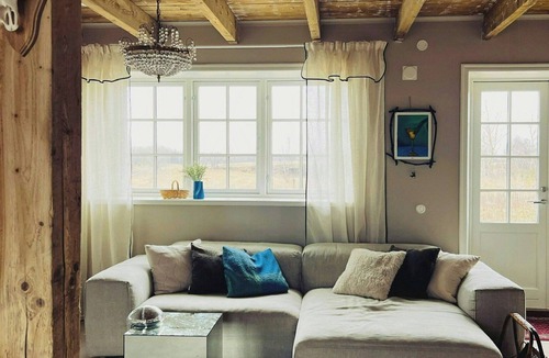 Kallby House | Renovated stable with views on Kinnekulle