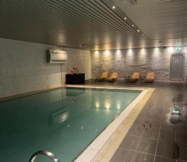 Vossestrand Apartment | Resort by the Lake - Pool & Sauna