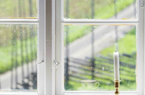Hamar Municipality House | Restored smallholder's house from 1864 on Helgøya