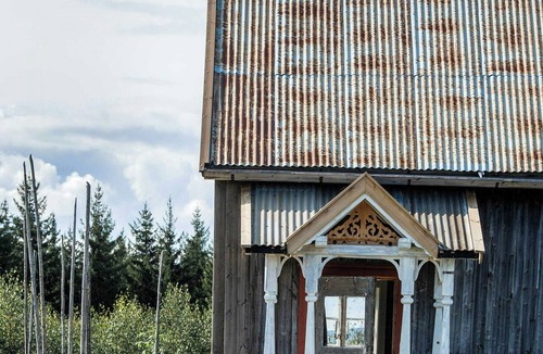 Hamar Municipality House | Restored smallholder's house from 1864 on Helgøya