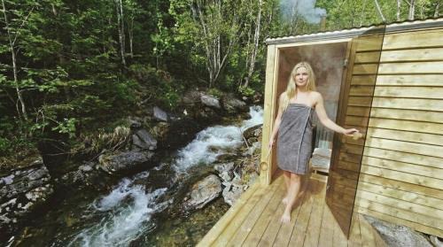 Sel House | Retreat by the Falls & Riverside Sauna
