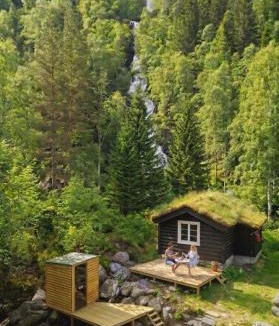 Sel House | Retreat by the Falls & Riverside Sauna