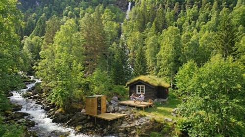 Sel House | Retreat by the Falls & Riverside Sauna