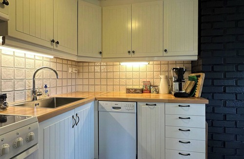Fidjeland House | Retro cabin in scenic Sinnes location