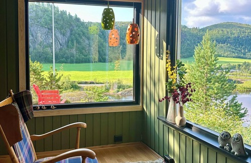 Fidjeland House | Retro cabin in scenic Sinnes location