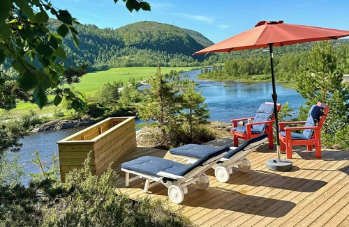 Fidjeland House | Retro cabin in scenic Sinnes location