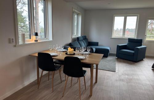 Rimbo Apartment | Rimbo - Lägenhet med balkong och utsikt mot parken