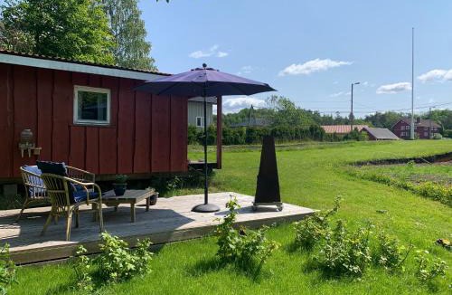 Vegarshei House | Riverside Bliss - Cozy Cabin near Tvedestrand with WiFi and Deck