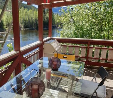 Gol Hostel | Riverside rooms, apartments, cabins