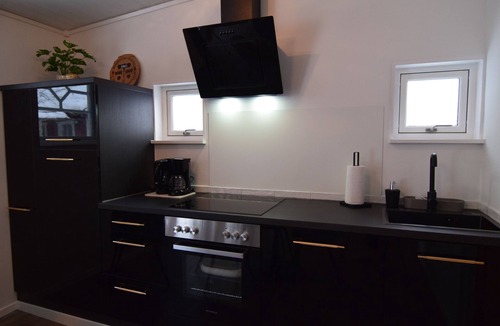 Frovi Cottage | Roan's Lodge – Surrounded by nature - Close to Örebro