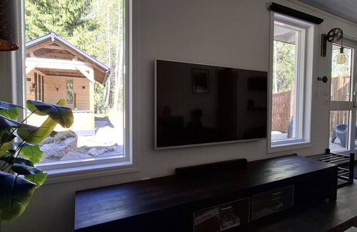 Frovi Cottage | Roan's Lodge – Surrounded by nature - Close to Örebro