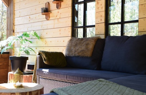 Frovi Cottage | Roan's Lodge – Surrounded by nature - Close to Örebro
