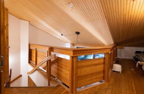Pyhatunturi House | Roggenecke - Pyhä HolySuites - Cosy Ski-In & Ski-Out Apartment with Scenic Views in the Heart of the Ski Resort