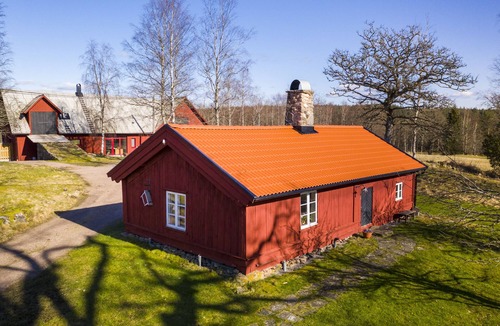 Ljungsarp Cottage | Romantic cottage with greenhouse near Isaberg!