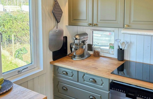 Vestre Amoy House | Romantic country cabin with fjord views on Åmøy