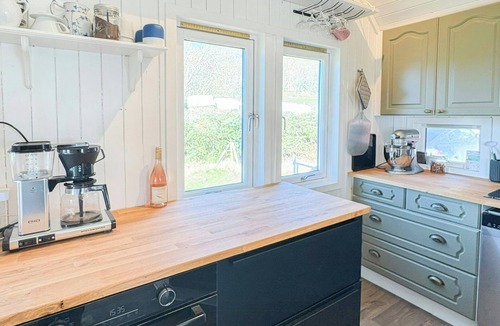 Vestre Amoy House | Romantic country cabin with fjord views on Åmøy