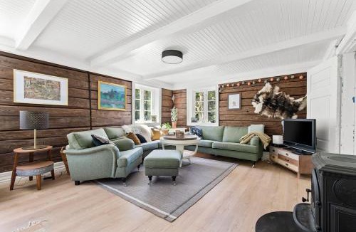 Bamble House | Romantic farmhouse with idyllic garden