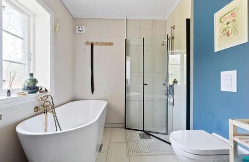 Bamble House | Romantic farmhouse with idyllic garden