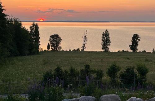 Vallsjobol House | Romantic Lakeview Guesthouse in Swedish Nature