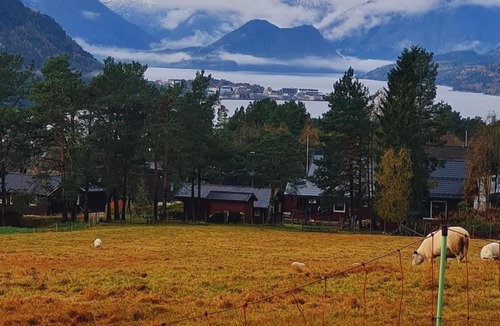 Isfjorden House | Romsdalseggen Camping
